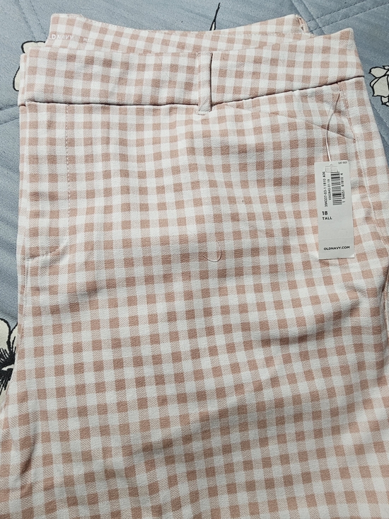 Old Navy Pants - Old Navy Pink Gingham Women’s Pixie Pant